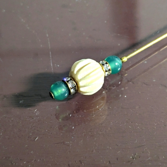 Jade RS Lady's Vintage Stick Pin - Picture 2 of 5